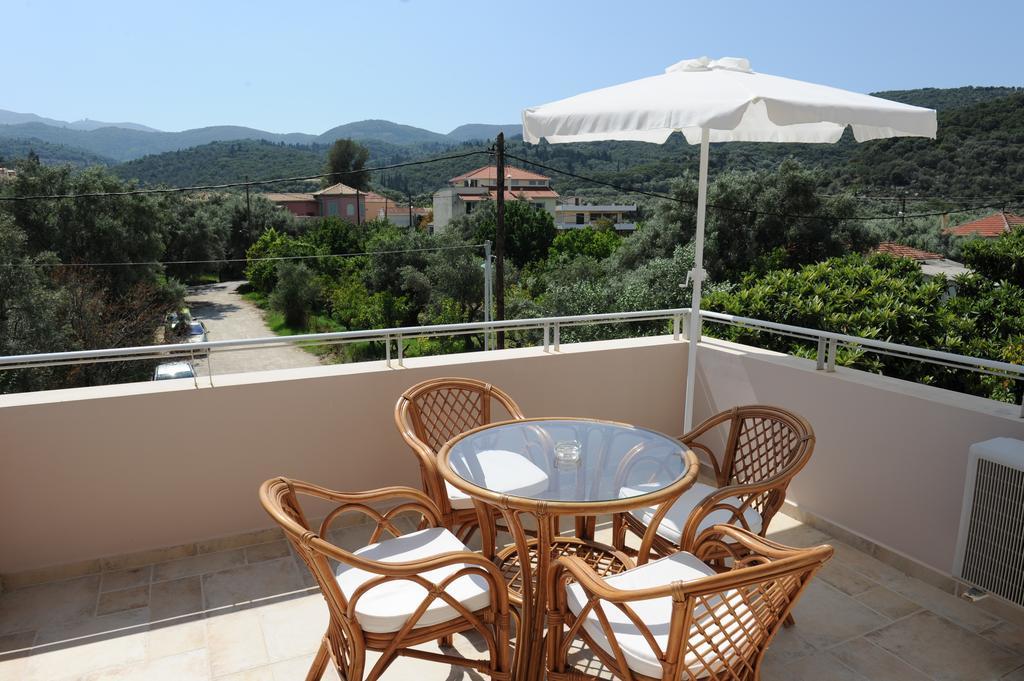Agnadi Suites Episkopos Habitación foto
